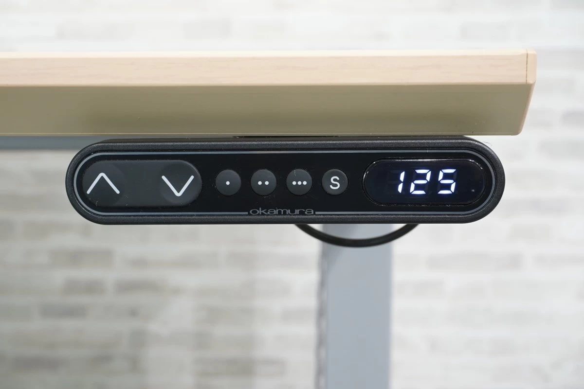 オカムラ スイフト 1616L型デスク〔電動昇降機能付､シルバー脚､ナチュラル天板〕