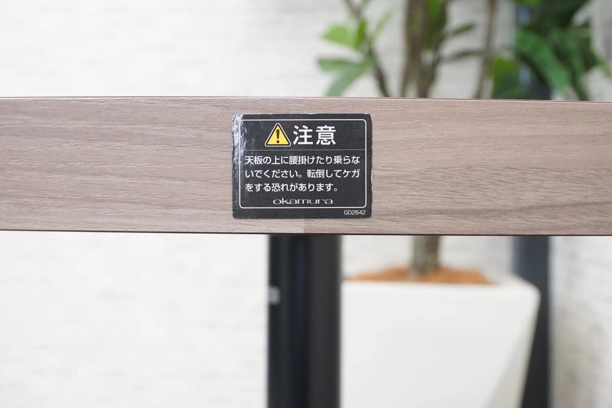 オカムラ アルトピアッツァ 円テーブル〔Φ900､ブラック脚､グレー天板〕