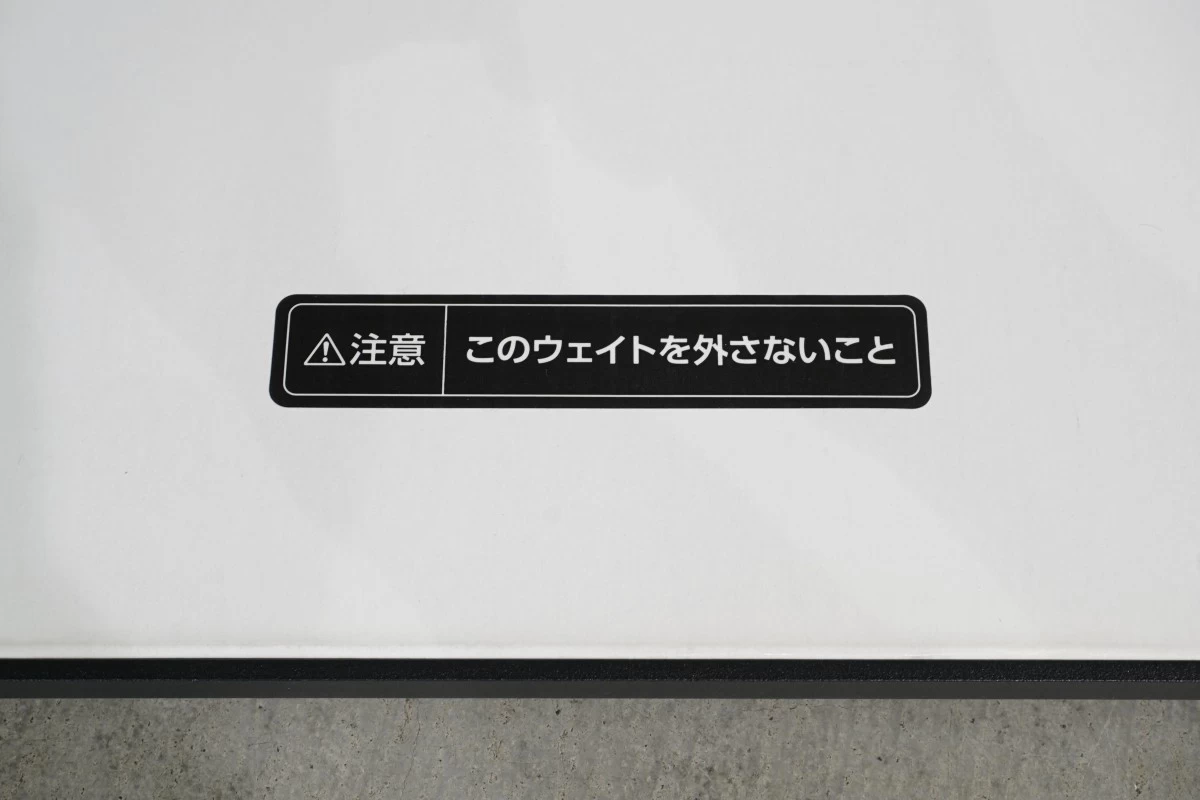 コクヨ リージョン 1490テーブル〔ブラック･T字脚､電源コンセント付､ナチュラル天板〕