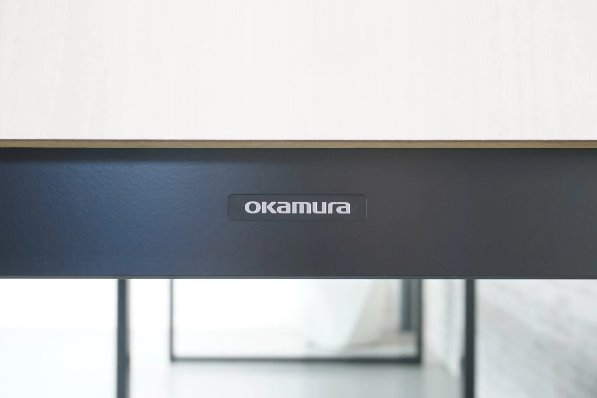 オカムラ アルトピアッツァ 3210テーブル〔ブラック脚､ナチュラル天板〕