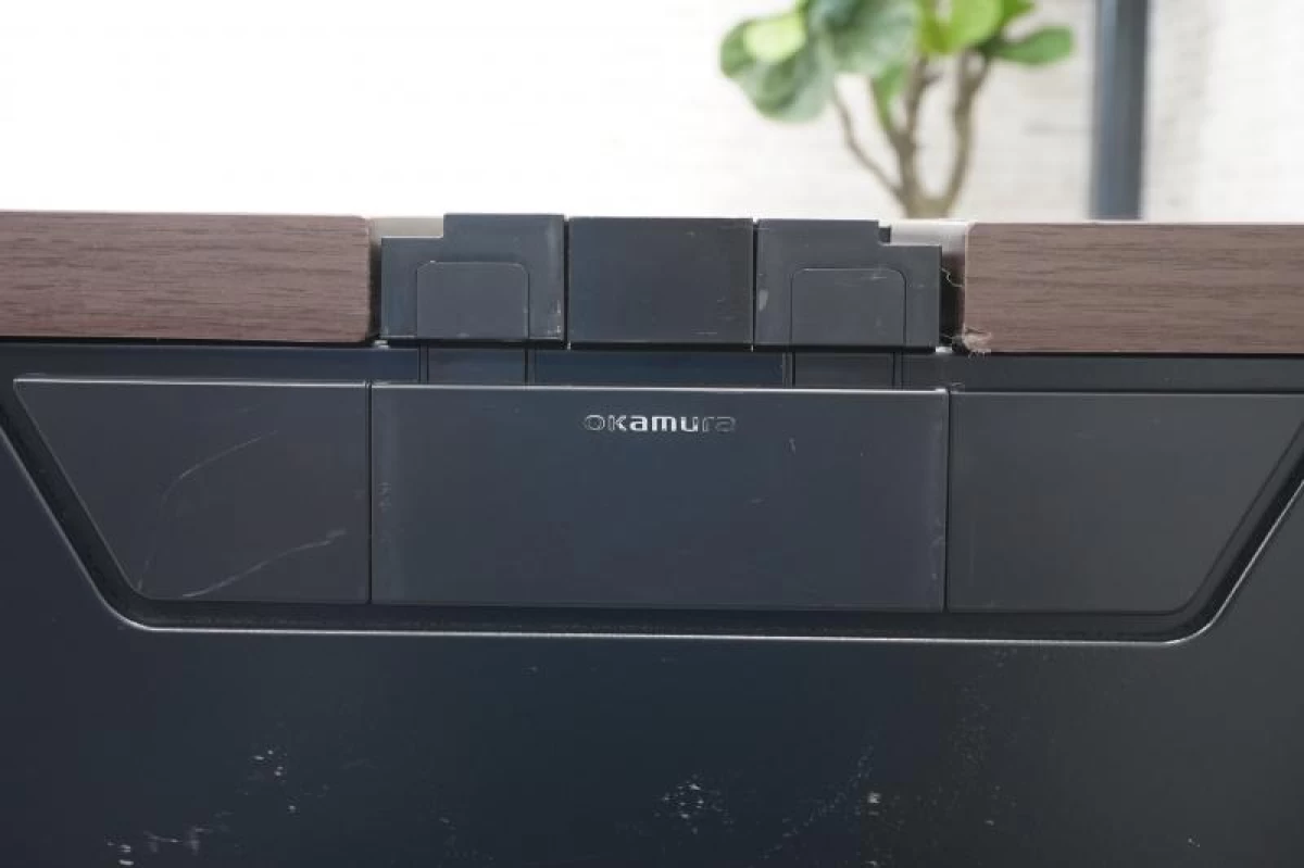 オカムラ プロユニット フリーウェイ 2414フリーアドレスデスク〔W2400､配線カバー開閉式､ブラック脚､ダークブラウン天板〕