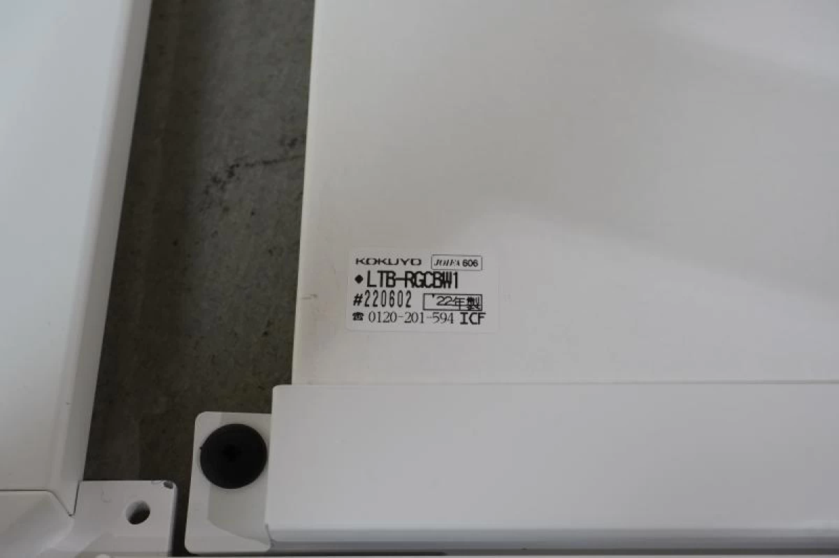 コクヨ リージョン 円テーブル〔1200Φ･H620､電源コンセント付､ホワイト天板〕