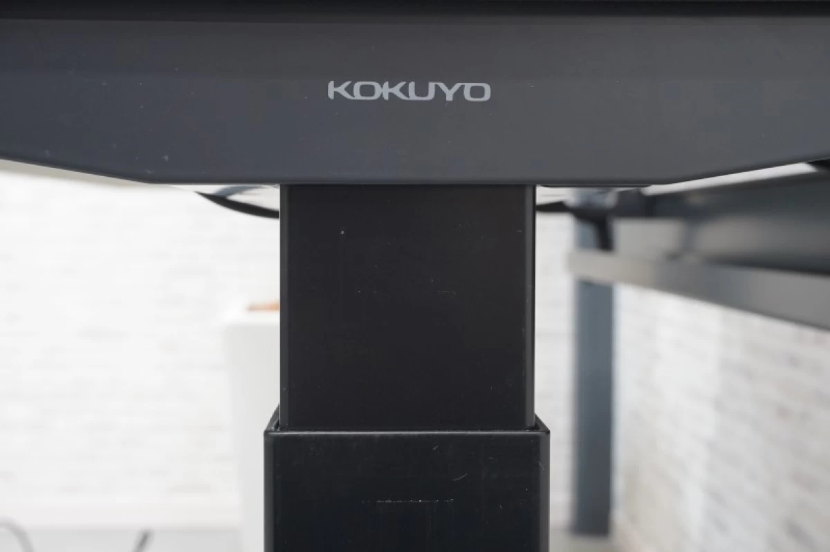 コクヨ シークエンス 147平机〔電動昇降機能付、ブラック脚〕