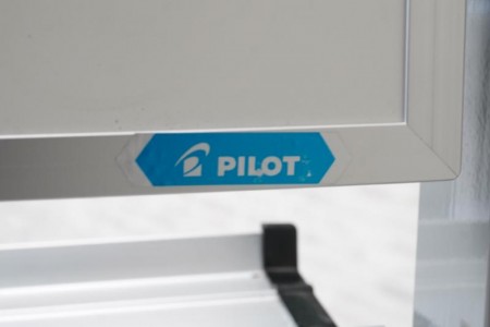 PILOT ホワイトボード〔脚付、両面、W1800〕