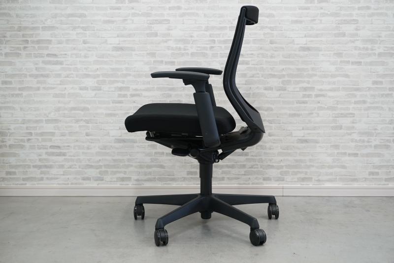 オカムラ エスクード ローバック 可動肘 - 椅子