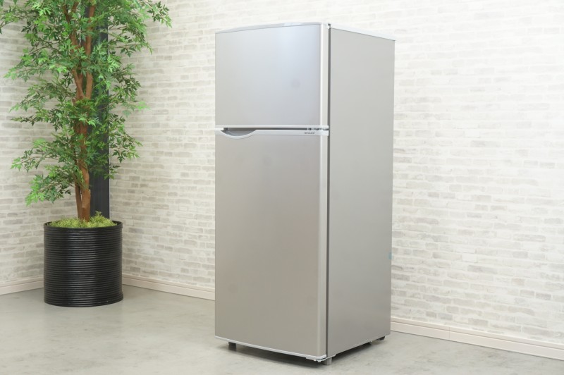 総合リサイクルHOUSESHARP 冷蔵庫 SJ-D15G-W 美品 2021 どっちもドア k0643